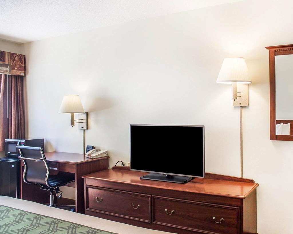 Econo Lodge On The Bay Menominee Room photo
