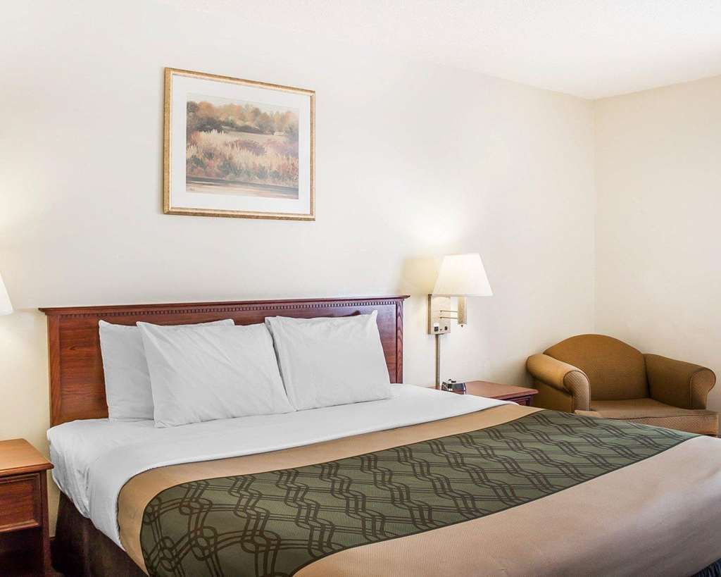 Econo Lodge On The Bay Menominee Room photo